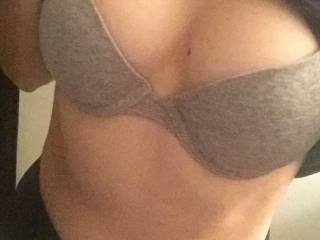 Love this grey bra :)
