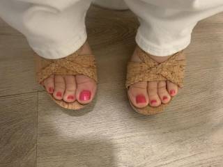 White jeans , summer shoes,  fresh polish for the feet lovers , hope you like 💋🐈