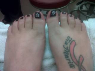 like the lil flowers on my toes