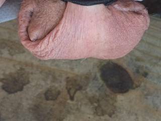 Tongue is recommended to uncover the head 1st cum inside the skin