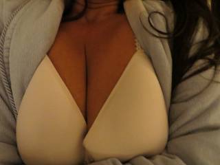 More smooth brown cleavage for you :)