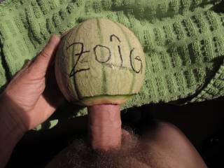 Funcking a juicy melon on a green towel - big head! cum and get it, ladies!