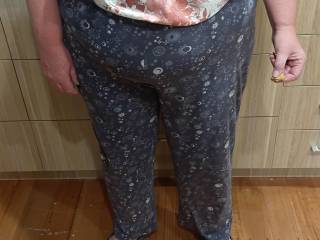 Bbw big tits in the kitchen, want to join me and cook up a storm, or what ever else you have in mind 😉 MrsL xx