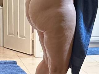 Out of the shower and ready for some Dick.