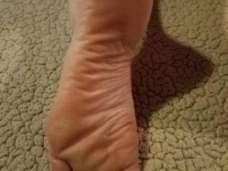 Let me see you cum on my feet!!