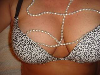 think u can leave a pearl necklace like this all over my tits?