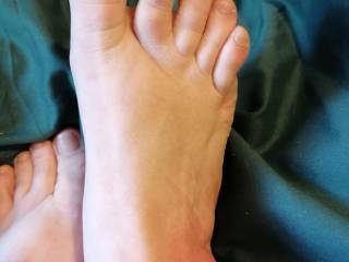 Who wants me feet wrapped round their cock or fucking their sweet tender pussy?