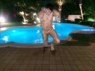 It wasn't supposed to be a nudist pool, but... i didn't resist. Embarassing af