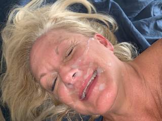 Gave my friend with a juicy ass a facial