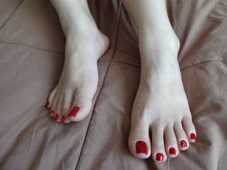 Wow, those are some perfect feet! Love your toes
