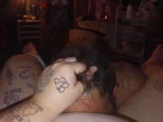 Love eating pussy when ol lady has her hand there