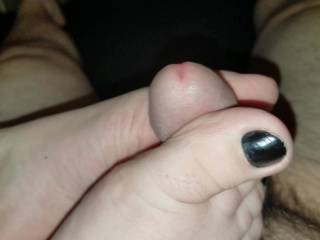 CuriousAlpha828 Footjob (with cumshot) - Mrs. CA\'s sexy footjob performance ends with cum between the toes. ; )