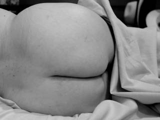 Femme Sexuelle - Noir et Blanc Classique: "Well-Rounded For Cock"