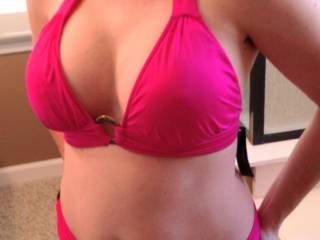 Zoig members wanted to see what my wife looks like in a bikini. This is one she wears a lot and always takes her top off when she gets on the sand ! Who is going to cum to this pic ?