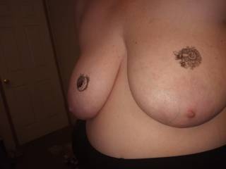 How do you like her big ole titties