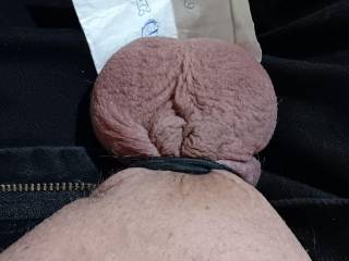 Having fun with my cock in the garage 😋