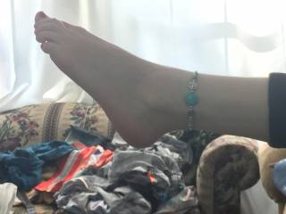 My gfs feet with her new anklet on!  Tell her what you’d like to do with her feet!