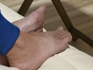 Gives good foot jobs