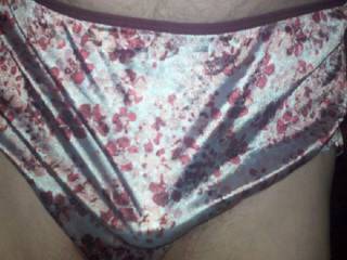 My gf\'s sexy satin panties, these feel GOOD !