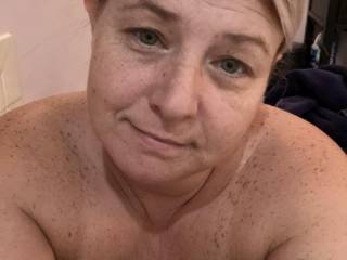 My sexy MILF loves to send me pics