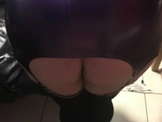 Do you like my butt? I would love to k ow what you would do to me if you walked in and found me like this