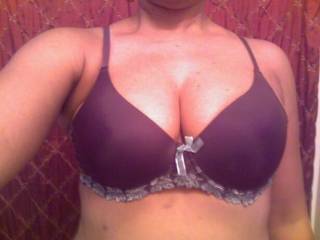 Who would like to see what\'s behind the bra?