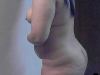 what a beautiful natural curvy body...a real woman..not a skinny bones and skin model