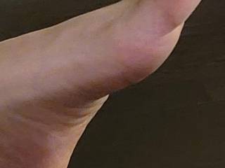 chilling showing off the new polish