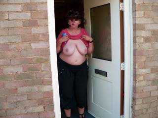 On his lunch break, the guest invited her round an empty house he was working in. He went out for supplies, and came back with an ice cream for her. She takes it and says thanks, then shows him her big tits and asks if he remembered the baby oil ...
