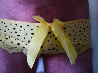 just loves yellow panties makes me so horny