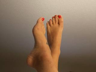 I love these sexy feet on my cock
