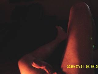 Playing in the dark again.  Great time to chat and get horny😜.