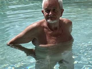It would be nice to have some company to stroke my cock in the pool ?