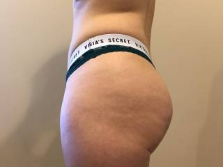Please, tell me you find the shape of her natural tit as sexy as I do here?