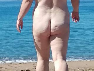 What would you do when meeting an ass like this on the beach?
Caress it with your dick?