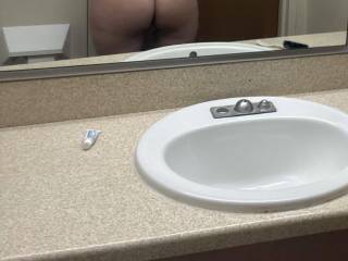 Who like to spank this in public bathroom?