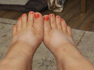 My summer tan lines and fresh pedicure makes hubby happy and horny. Do you like ?