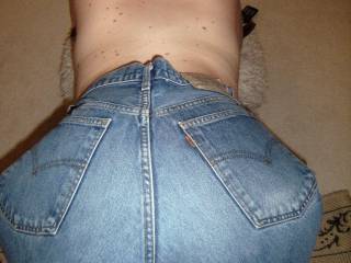 Fucking a milf with hee sexy Levi's on. Ripped crotch.