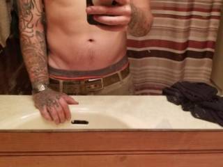 Just tryna show I\'m fit sexy tattd everywhere and got a long jazz lounge to eat both them hole at the same time ladies