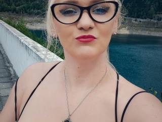 I\'m glad I\'ve got boobs, the last thing I needed is someone making eye contact with me 😂