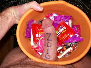 what a nice  BIG sweet there and il got for treat not trick if im not to late please mrs S x