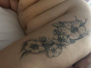 My BBW’s side view, check out that tattoo and that titty on the side