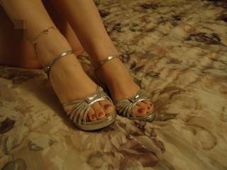 We've had many request for feet shots of Mrs P over the years. Here ya go!!