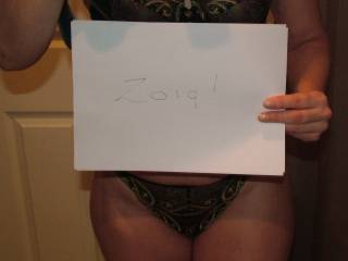 let see the same lovely pose but without the sheet of paper :) x'