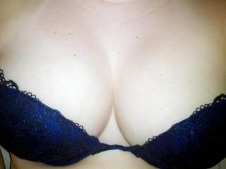 Don\'t you just love her big natural tits?