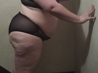 Got a new set of bra and panties that I just wanted to show off.