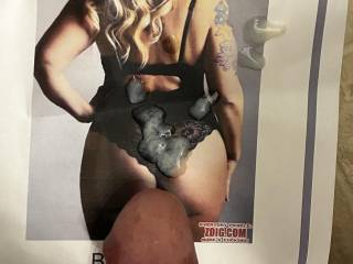 Milfcummer unloaded his cum on the hot ass of this cougar