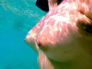 Gallo: tits underwater.
