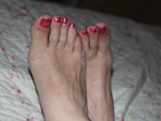 I want to suck on those cute toes, and have you rub them all over my hard cock....