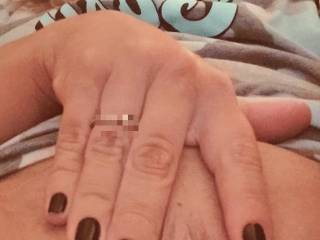 Horny and sharing my pussy to help you cum!